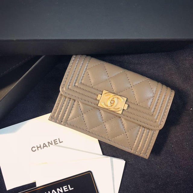 CHANEL(シャネル)の三つ折り✨CHANEL✨ブラウンカーフ🧡 レディースのファッション小物(財布)の商品写真