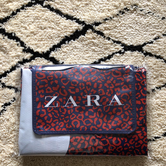 新品未使用ZARA ノベルティオリジナルピクニックマット　レジャーシート  エンタメ/ホビーのコレクション(ノベルティグッズ)の商品写真