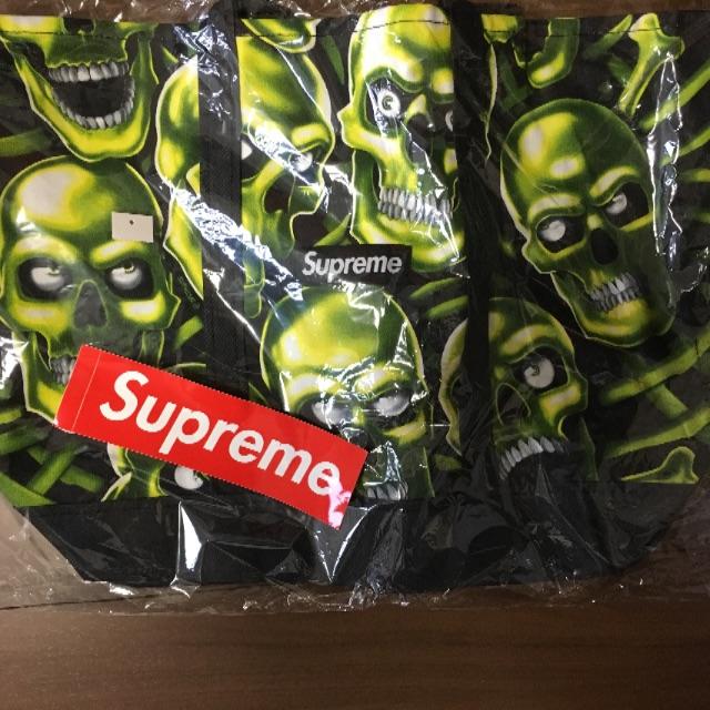 Supreme(シュプリーム)のSupreme Skull Denim Tote トートバック メンズのバッグ(トートバッグ)の商品写真