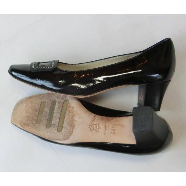 Salvatore Ferragamo(サルヴァトーレフェラガモ)のポンコ様専用  ROMEERU　黒のパンプス34.5 レディースの靴/シューズ(ハイヒール/パンプス)の商品写真