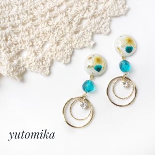 エメラルドブルー かすみ草ピアス(ピアス)