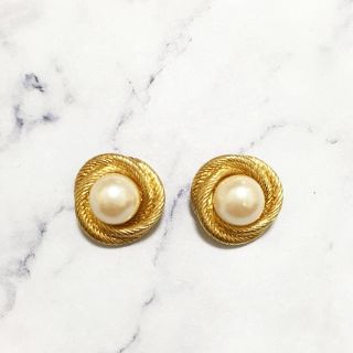 ロキエ(Lochie)のVintage ＊ Monet ＊ ゴールドパールピアス(ピアス)