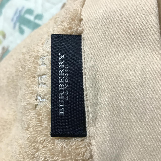 BURBERRY(バーバリー)のBURBERRYのフェイスタオル3枚セット インテリア/住まい/日用品の日用品/生活雑貨/旅行(タオル/バス用品)の商品写真