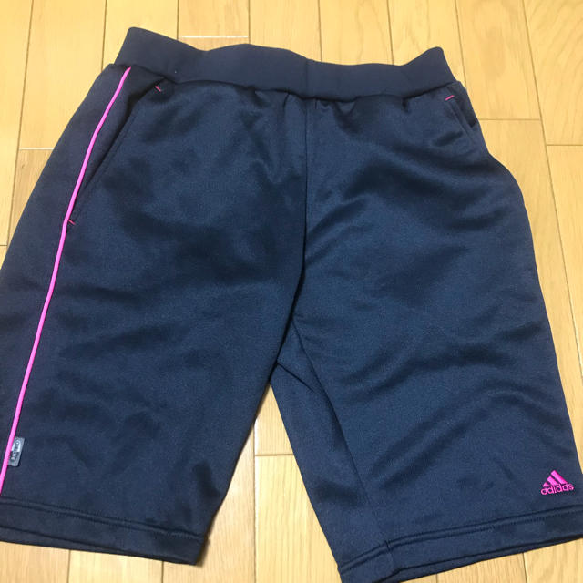 adidas(アディダス)のアディダス  短パン レディースのパンツ(ショートパンツ)の商品写真