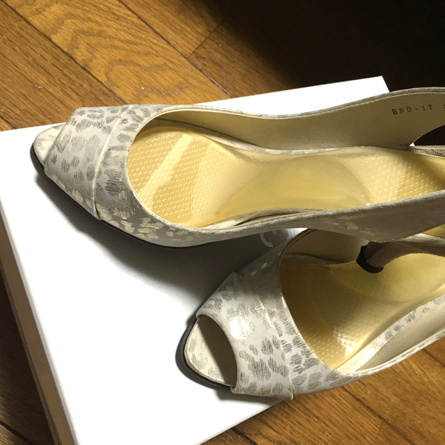 TOMORROWLAND(トゥモローランド)のペレテルノ レザー パンプス サイズ36 レディースの靴/シューズ(ハイヒール/パンプス)の商品写真