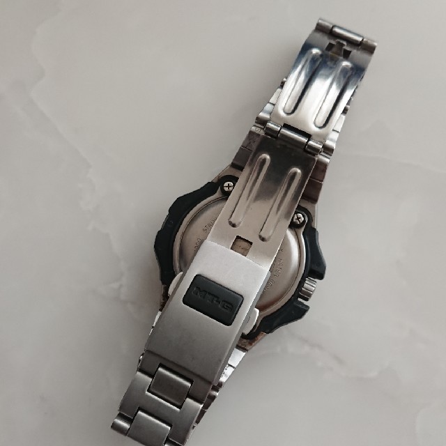 G-SHOCK(ジーショック)のG-SHOCK シルバー ブラック メンズの時計(腕時計(アナログ))の商品写真