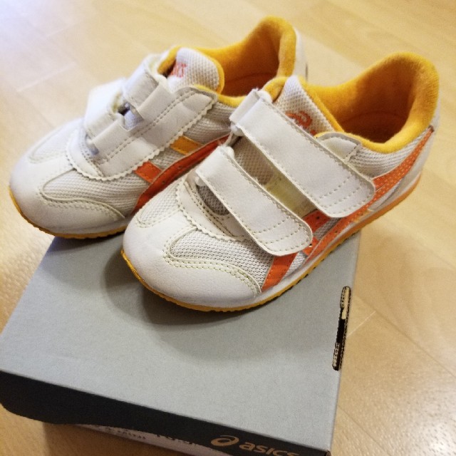 asics(アシックス)の運動靴　アシックス　16.5 キッズ/ベビー/マタニティのキッズ靴/シューズ(15cm~)(スニーカー)の商品写真