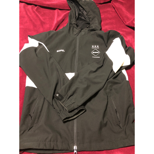 F.C.R.B.(エフシーアールビー)のFCRB Coca-Cola WARM UP JACKET Lサイズ メンズのジャケット/アウター(マウンテンパーカー)の商品写真