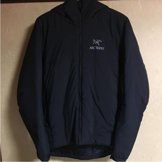 アークテリクス(ARC'TERYX)のアークテリクス atom ar hoody black size s(ダウンジャケット)