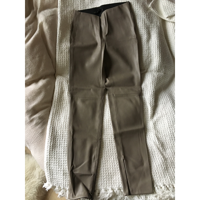 ZARA(ザラ)のZARAフェイクレザーレギンスパンツ♡ レディースのレッグウェア(レギンス/スパッツ)の商品写真