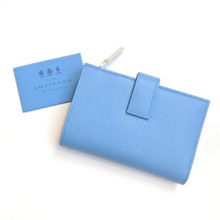 スマイソン(Smythson)の【新品】Smythson ナイルブルー 二つ折り財布 水色 コンパクト(財布)