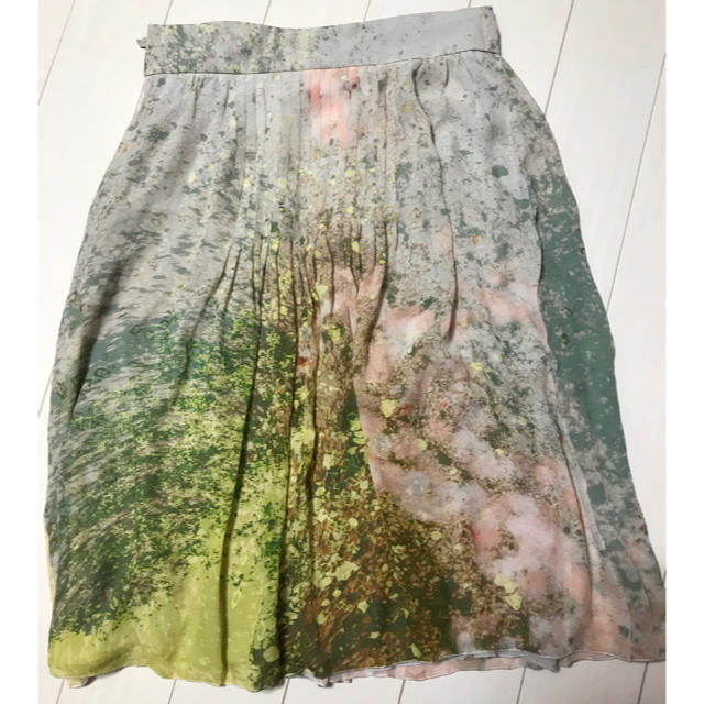 AKRIS(アクリス)のAKRIS、シルク花柄スカート💕 レディースのスカート(ひざ丈スカート)の商品写真