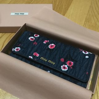 ミュウミュウ(miumiu)の☆3連休限定セール☆【新品未使用】ミュウミュウ 長財布 デニム 花柄(財布)