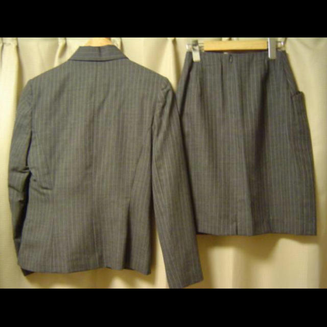 NATURAL BEAUTY BASIC(ナチュラルビューティーベーシック)のNATURAL BEAUTY スーツ グレー ピンストライプ M レディースのフォーマル/ドレス(スーツ)の商品写真