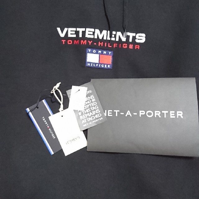 vetements Tommy hoodie S ヴェトモン メンズのトップス(パーカー)の商品写真