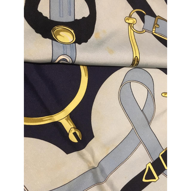 Hermes(エルメス)のクールな水色とネイビー エルメス スカーフ カレ90 レディースのファッション小物(バンダナ/スカーフ)の商品写真