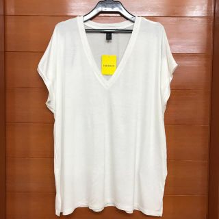 フォーエバートゥエンティーワン(FOREVER 21)の【新品】FOREVER21 VネックTシャツ ZARAベイフロー ロンハーマン系(Tシャツ(半袖/袖なし))