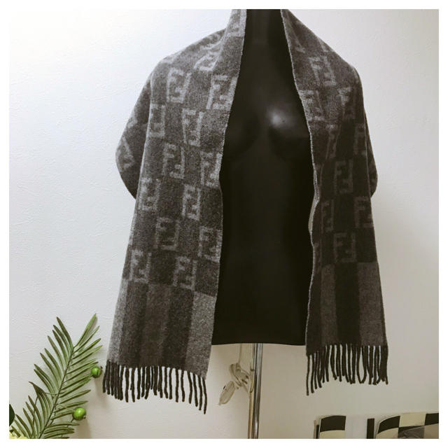 一番の 正規品 FENDI ズッカ柄2WAYリバーシブルウールマフラー グレー