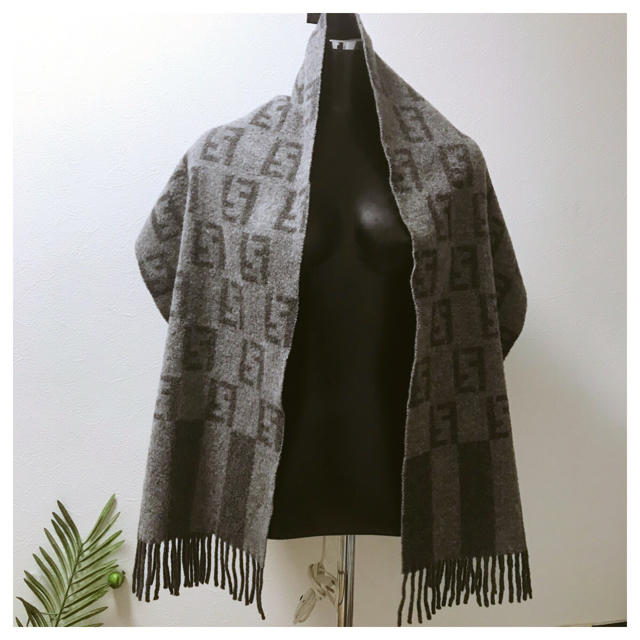 フェンディ FENDI ストール マフラー ズッカ柄 ウール 美品 正規品 フェンディ FENDI ストール マフラー ズッカ柄 ウール 美品 正規品