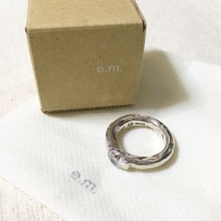 イーエム(e.m.)のe.m.  *一粒ジルコニアリング 10号*中古美品*箱 保存袋あり(リング(指輪))