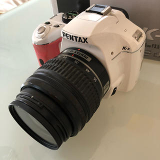 ペンタックス(PENTAX)のPENTAX K-x  100colors  ホワイト×ピンク(デジタル一眼)