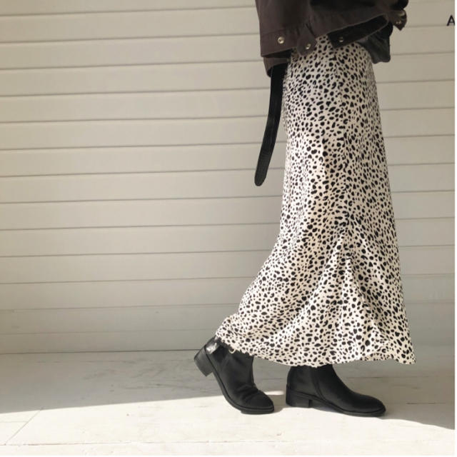TODAYFUL(トゥデイフル)のwillfully ダルメシアン柄スカート ivory 新品未使用 レディースのスカート(ロングスカート)の商品写真