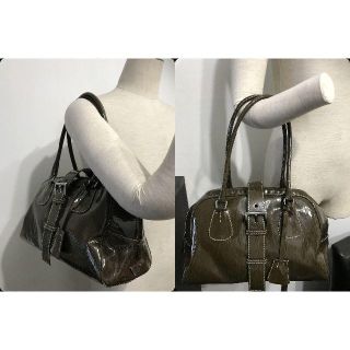 プラダ(PRADA)の●17万プラダ雨天重宝総エナメルレザー革ショルダーバッグ縞柄ボストン鍵付●良美(ボストンバッグ)