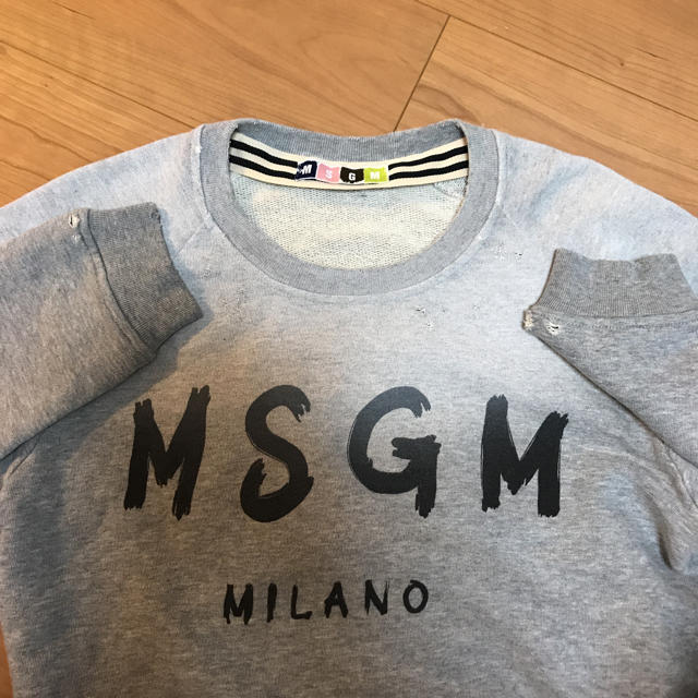 MSGM(エムエスジイエム)のMSGM ダメージ加工 スウェットＳサイズ レディースのトップス(トレーナー/スウェット)の商品写真