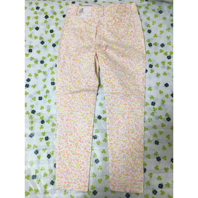 GAP(ギャップ)のKHAKIS by GAP花柄パンツ 150くらい キッズ/ベビー/マタニティのキッズ服女の子用(90cm~)(パンツ/スパッツ)の商品写真