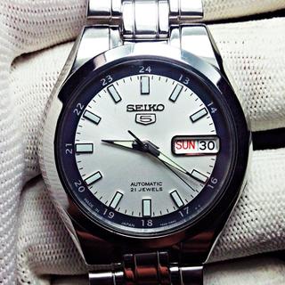 セイコー(SEIKO)のSEIKO 5 自動巻き メンズ 文字盤シルバー 裏スケ 21石 逆輸入品(腕時計(アナログ))