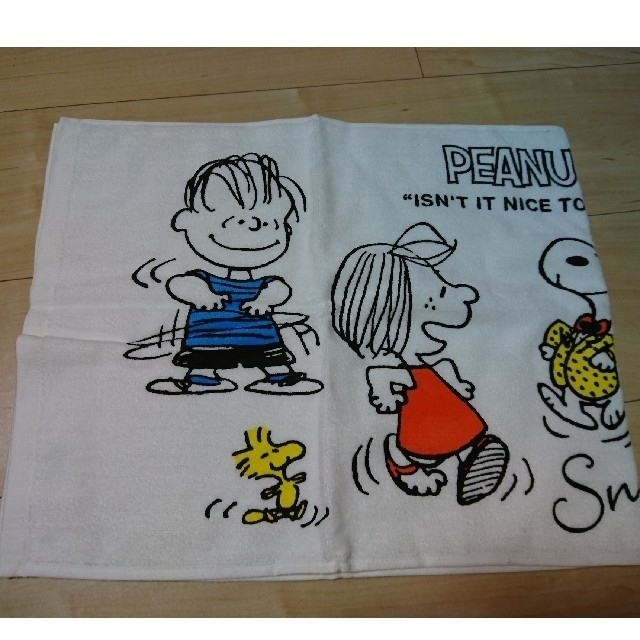 SNOOPY(スヌーピー)の104*新品*非売品*SNOOPY*フェイスタオル*ダンス柄 エンタメ/ホビーのアニメグッズ(タオル)の商品写真