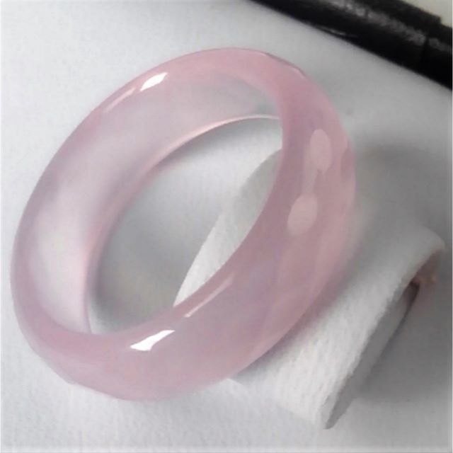キラキラ輝く　天然石　カットリング　ピンク色 パワーストーン【１個】 レディースのアクセサリー(リング(指輪))の商品写真