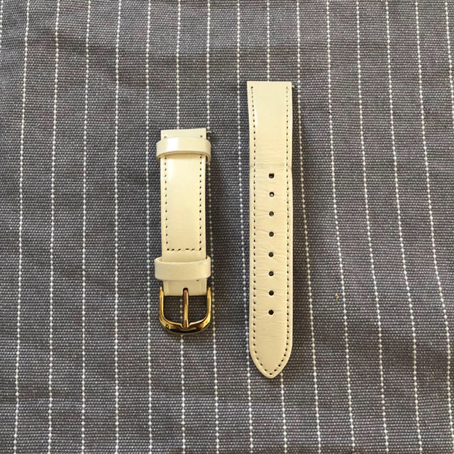 KNOT(ノット)のknot 白ベルト レディースのファッション小物(腕時計)の商品写真