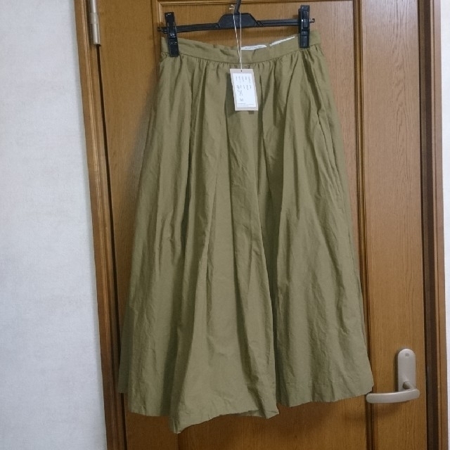 YAECA(ヤエカ)のヤエカ write タックスカート カーキ レディースのスカート(ひざ丈スカート)の商品写真
