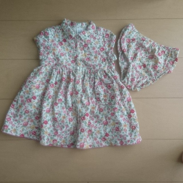 babyGAP(ベビーギャップ)のベビー服  babygap 花柄コーデュロイワンピース パンツ付 80～90  キッズ/ベビー/マタニティのキッズ服女の子用(90cm~)(ワンピース)の商品写真