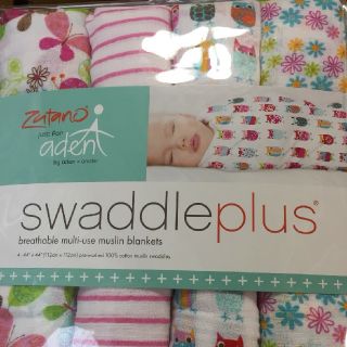 エイデンアンドアネイ(aden+anais)のswaddle plus ボーダーおくるみ(おくるみ/ブランケット)