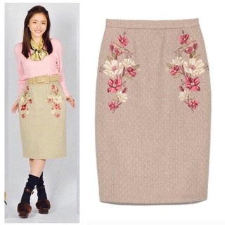 リリーブラウン(Lily Brown)のリリーブラウン 刺繍 タイトスカート(ひざ丈スカート)