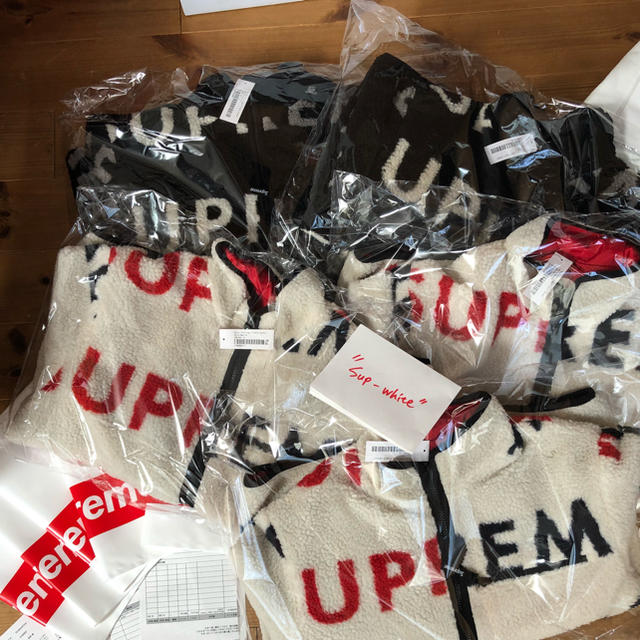 Supreme(シュプリーム)の新品supreme WEEK6 18fw リバーシブルロゴフリースジャケット白M メンズのトップス(その他)の商品写真