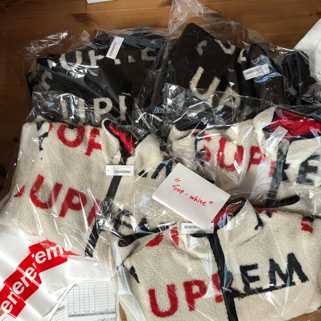 Supreme(シュプリーム)の新品supreme 18fw WEEK6 リバーシブルロゴフリースジャケット白S メンズのトップス(その他)の商品写真