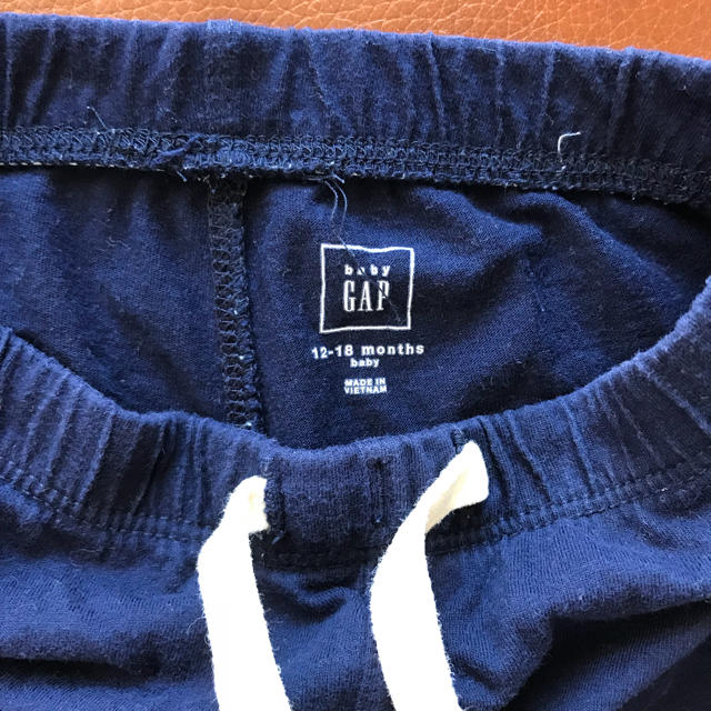 babyGAP(ベビーギャップ)のGAP ネイビーのズボン キッズ/ベビー/マタニティのベビー服(~85cm)(パンツ)の商品写真