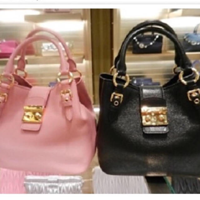 大きい割引 miumiu - バッグ マドラス ミュウミュウ ハンドバッグ