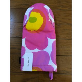 マリメッコ(marimekko)のmarimekko UNIKKO オーブンミトン 新品 タグ付き(調理道具/製菓道具)