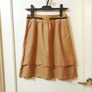 アストリアオディール(ASTORIA ODIER)の日本製スカラップ膝丈台形スカート　ベージュ(ひざ丈スカート)