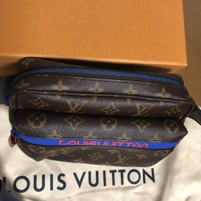 LOUIS VUITTON(ルイヴィトン)のルイヴィトン SS 2018年 コレクションモデル バムバッグ 新品同様品 本物 メンズのバッグ(ウエストポーチ)の商品写真