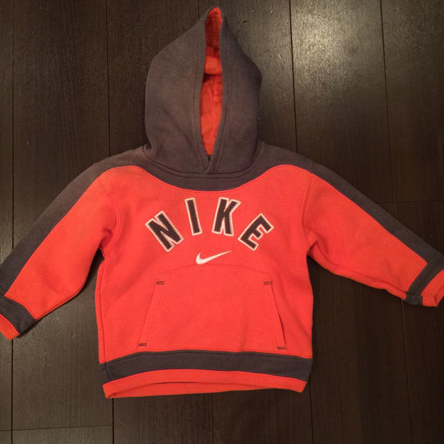 NIKE(ナイキ)のナイキフード付きトレーナー キッズ/ベビー/マタニティのキッズ服男の子用(90cm~)(その他)の商品写真