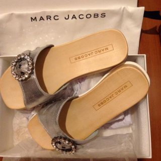 マークジェイコブス(MARC JACOBS)のmarcjacobsお買い得！キラキラサンダルシルバー半額以下！！！！(サンダル)