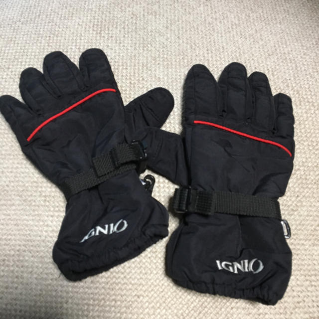 IGNIO スノー用手袋140センチ 難あり スポーツ/アウトドアのスノーボード(ウエア/装備)の商品写真