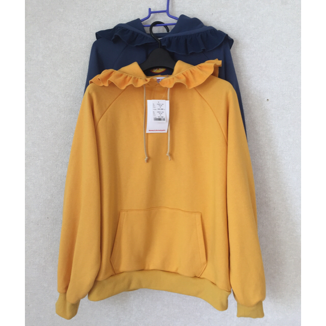 Aymmy in the batty girls(エイミーインザバッティーガール)のaymmy フリルフーディー レディースのトップス(その他)の商品写真