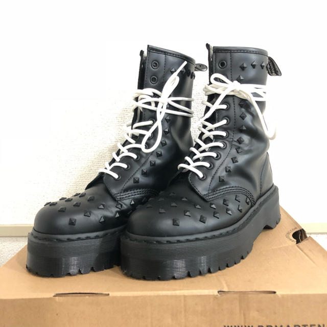 Dr.Martens(ドクターマーチン)のフルールドラパン様11月1日 美品！ドクターマーチン 10ホール スタッズブーツ メンズの靴/シューズ(ブーツ)の商品写真