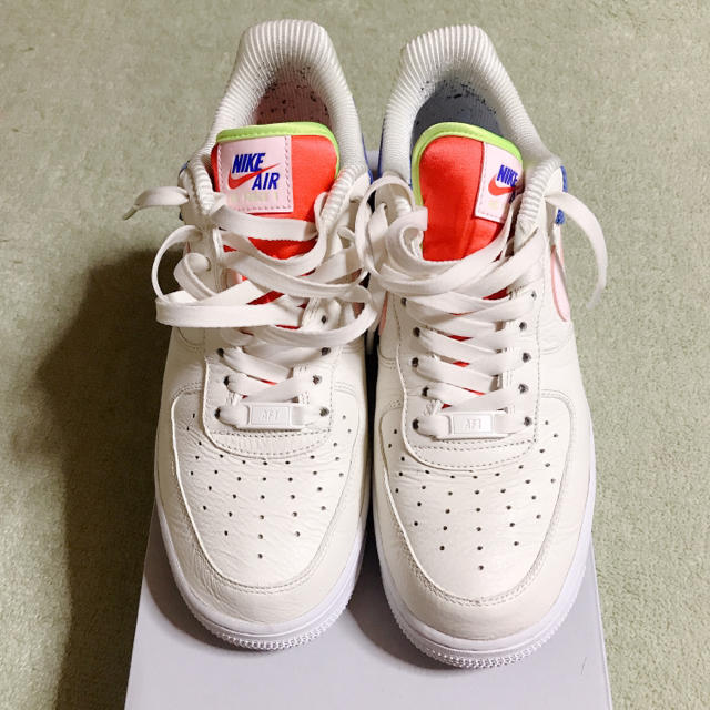 NIKE(ナイキ)のNIKE W AIR FORCE 1 メンズの靴/シューズ(スニーカー)の商品写真